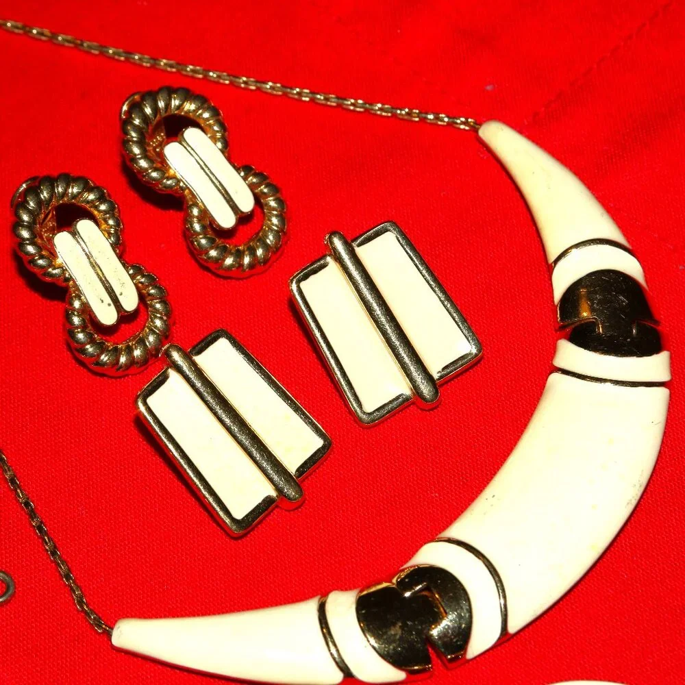 Monet jewelry set